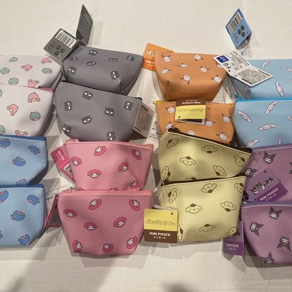 Lot of 16 Sanrio pouches Pochacco Cinnamoroll Kuromi My Melody Pompompurin